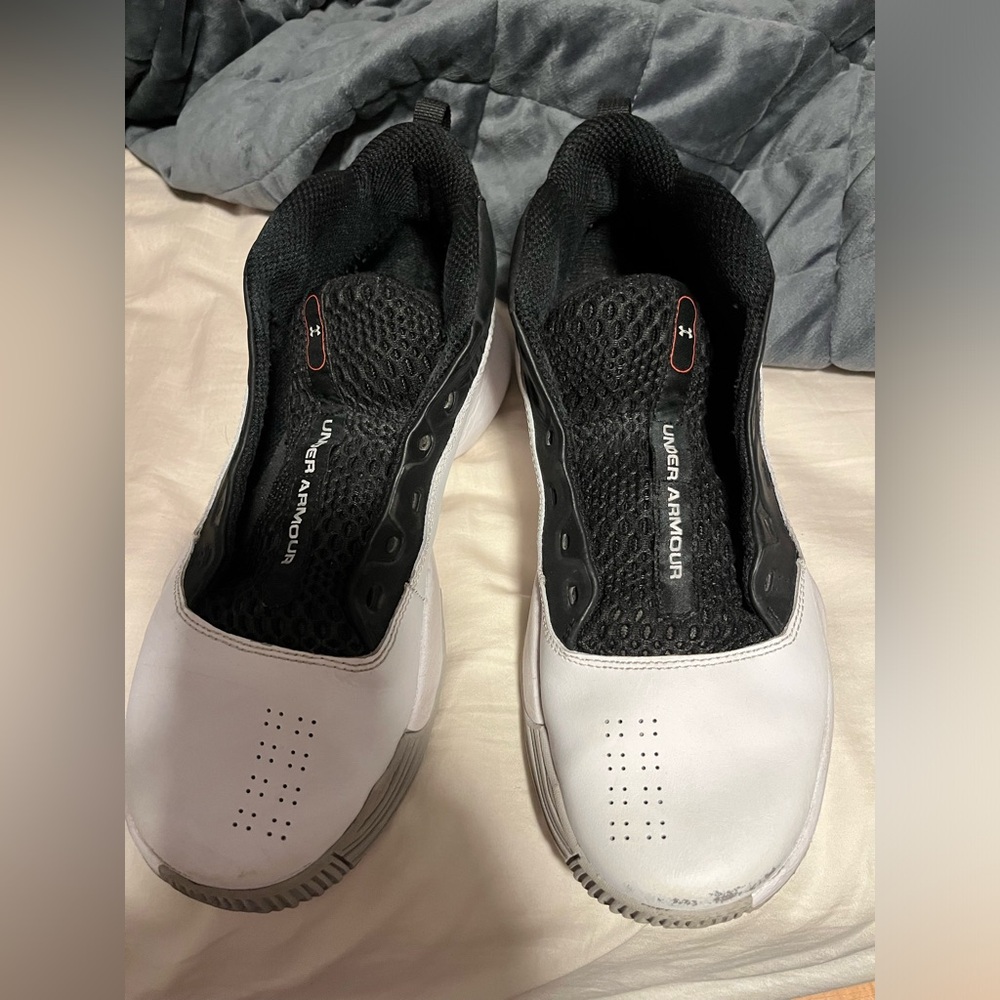 Women’s basketball sneakers